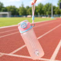 Bouteille d'eau sport givrée mignonne avec pulvérisateur de brume rafraîchissante, gourde portable anti-fuite pour enfants