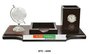 ที่จัดระเบียบโต๊ะทำงานผู้บริหารแบบไม้ พร้อมที่ใส่ปากกา นาฬิกา และลูกโลก ของตกแต่งโต๊ะสำนักงานสำหรับใช้ในองค์กร - Product Image 2