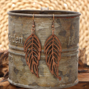 Pendientes colgantes huecos con forma de hoja de pluma Vintage geométricos de aleación para mujer UIONEN 1206 - Product Image 3