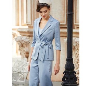 Set di <span class=keywords><strong>blazer</strong></span> in poliestere blu chiaro Set di <span class=keywords><strong>blazer</strong></span> bianchi personalizzati completo <span class=keywords><strong>blazer</strong></span> e pantaloni per abiti da donna - Product Image 3