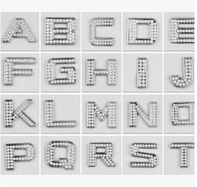 ตัวอักษรพร้อมเพชร