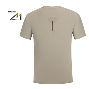 Camisas atléticas de manga corta para hombre con bolsillo con cremallera, camisa de gimnasio de cuello redondo de tela refrescante, camisetas deportivas activas de entrenamiento de secado rápido - Product Image 5