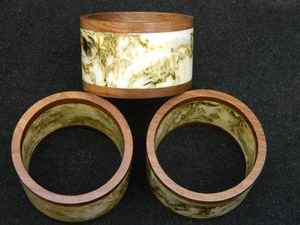 Bracelets classiques en résine et en bois, bijoux faits à la main en bois naturel et en résine pour un usage décontracté, style traditionnel et cadeaux - Product Image 2