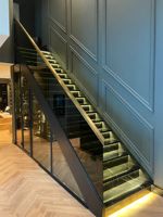 Escaliers intérieurs pour petites maisons, marches et contremarches en marbre, escaliers en forme de L, escaliers flottants avec garde-corps en verre