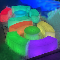 Mobilier de Jardin Lumineux à LED pour Salon de Chicha, Événements, Fêtes et Boîtes de Nuit – Ensembles Table de Bar et Canapé-Fauteuil en Plastique Éclairés par LED