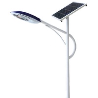 Lampadaire solaire avec support pour feux de circulation - Système intégré d'éclairage de sécurité routière