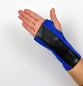 Attelles de poignet de ceinture de poignet de main d'entraînement respirante professionnelle pour le <span class=keywords><strong>syndrome</strong></span> du canal carpien - Product Image 1