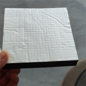 Les rouleaux de mousse de caoutchouc auto-adhésifs en aluminium sont utilisés pour l'isolation <span class=keywords><strong>phonique</strong></span> et l'isolation thermique des tuyaux du système de ventilation - Product Image 2