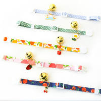 Collier de style dessin animé en métal et polyester pour chat chien et chiot pendentif cloche collier de petit animal floral personnalisé 10 pièces accessoire