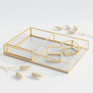 Ensemble de quatre plateaux organisateurs en laiton et verre, style minimaliste moderne, pour la maison et le bureau - Product Image 1