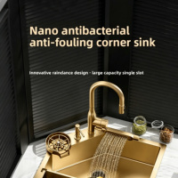 Évier de cuisine en acier inoxydable 304 en forme de L, finition or luxe léger, fabriqué à la main avec système de drainage.