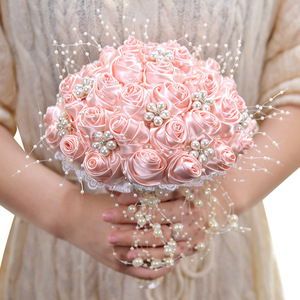 Bouquet de mariée de luxe AGD OEM en satin avec roses et perles, idéal pour mariages, remises de diplômes et demoiselles <span class=keywords><strong>d</strong></span>'honneur, anti-bactérien - Product Image 2