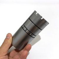 Broyeur à tabac 2 en 1 à 5 couches avec réservoir de stockage Broyeur d'herbes en alliage d'aluminium Broyeur d'herbes portable de 50mm Accessoires pour fumeurs