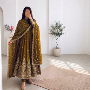Robe Anarkali brodée dorée, longueur ras du sol, tenue traditionnelle indienne et pakistanaise pour mariage, coupe ample, manches longues, en soie pour femme - Product Image 1