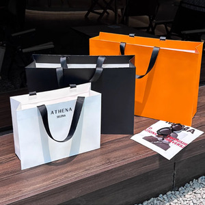 Sacs de courses écologiques et élégants en papier kraft ivoire avec logo personnalisé, sacs fourre-tout cadeaux pour le commerce de détail, adaptés aux sacs à vêtements, pas chers - Product Image 2