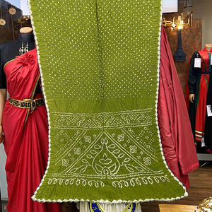 ส่าหรีผ้าไหมซาตินอินเดียแบบดั้งเดิมกระจกทำงานหรูหราชุดปาร์ตี้เจ้าสาวสำหรับฤดูหนาวจากบูติกอินเดีย - Product Image 4