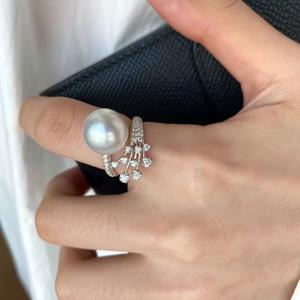 Anillo de Plata de Ley S925 con Perla Blanca Australiana Redonda y Circonita Blanca Grande, Diseño de Cielo Estrellado Brillante, Chapado en Oro de 18K - Product Image 2