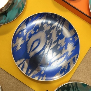 Service de table en porcelaine fine européenne colorée et assiette de présentation en porcelaine - Product Image 4