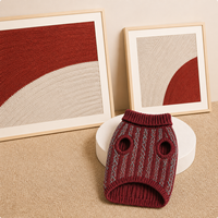 Pull tricoté sur mesure pour chien, manteau chaud d'hiver, motif géométrique, col côtelé, ouverture aux pattes, couleurs Berry Mist Oat, vêtements personnalisés pour animaux de compagnie