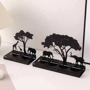 Lanterne en fer forgé noir style africain en forme d'éléphant pour décoration intérieure et présentation de bougies - Product Image 5