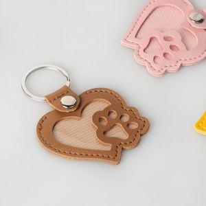 Llavero de Cuero PU Hecho a Mano con Forma de Pata de Mascota para Recoger Pelo de Gato y Perro, Regalo Conmemorativo para Amigos Peludos - Product Image 5