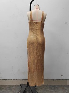 ชุดเดรสยาวประดับเลื่อมสีทองหรูหรา แขนกุด ผ่าข้าง ทรงเข้ารูป วิบวับ เหมาะสำหรับงานกลางคืน - Product Image 3