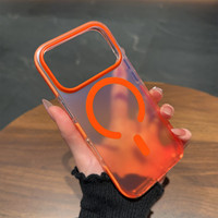Coques de téléphone portable de luxe translucides avec chargement sans fil, en PC dépoli dégradé et bande de protection pour iPhone 15 16 17 Pro Max