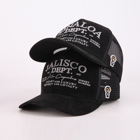Gorra Trucker de Lujo Personalizada con Logotipo Bordado Completo, de Alta Calidad, 5 Paneles, Visera Curva, Malla y Cierre Ajustable de Gamuza