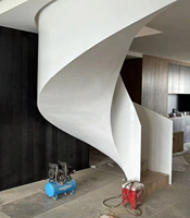 VIKO Intérieur de haute qualité Vente à chaud Utilisation en intérieur Style blanc pur Bande de roulement en bois Escaliers incurvés Escalier en colimaçon