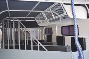 Penampilan disesuaikan <span class=keywords><strong>3</strong></span> Trailer kuda untuk <span class=keywords><strong>3</strong></span> Transportasi peternakan kuda dengan sudut pemuatan standar mengambang - Product Image 5