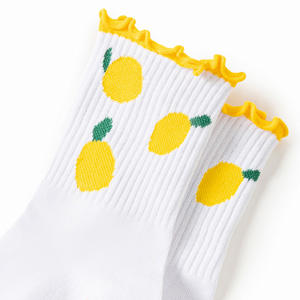 Chaussettes de yoga antidérapantes pour femmes, design personnalisé, mignonnes, à volants, athlétiques, avec grip pour le Pilates - Product Image 3