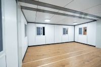 Casa Contenedor Plegable y Expandible de Diseño Nuevo, Blanca, Aislada, Prefabricada, con Baño y Cocina para Uso Residencial