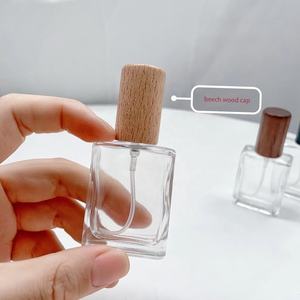 Botol Parfum Kosong Kaca Bening Portabel 15ml Dengan Sprayer Botol Semprot Parfum Kaca Isi Ulang Elegan Dengan Tutup Kayu - Product Image 5