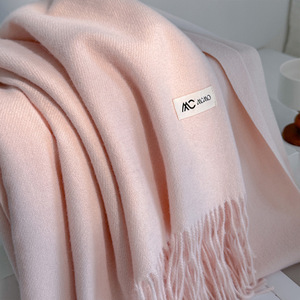 Bufanda de invierno rosa fuerte suave y acogedora envoltura de flecos para mujer bufanda rosa brillante chal cálido de gran tamaño bufanda <span class=keywords><strong>fucsia</strong></span> de moda OEM/ODM - Product Image 6