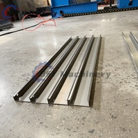 Máquina de perfilado de rodillos de perfil C para estanterías de almacenamiento duraderas, con punzonado de 1 estación y transmisión por cadena estable, para la fabricación de soportes de estanterías