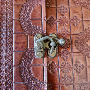 โรงงานผลิตสมุดโน้ตปกหนังนิ่มแบบกำหนดเองขนาด A5 พร้อมกระดาษด้านใน สมุดแพลนเนอร์ปกแข็งเย็บด้วยด้าย สำหรับเป็นของขวัญ - Product Image 1