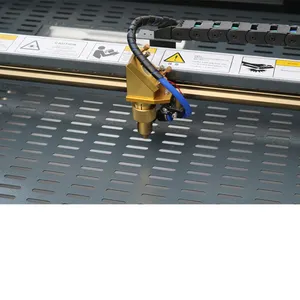 Prix usine de haute qualité avec système ruida tampon en caoutchouc faisant la machine 4060 machine de gravure laser pour le bois