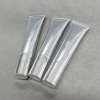 Pelembab Bibir Berbahan Dasar Logam Vegan SPF 15ml Perak dengan Label Pribadi