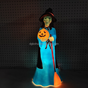 Figurine de sorcière en plastique pour la Fête des Fantômes avec lumière - Product Image 4