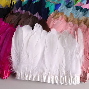 Vente en gros de plumes d'oie teintées en blanc Garnitures à franges en plumes pour l'artisanat Vêtements de fête Tissu pour vêtements Décoration de chapeaux en dentelle - Product Image 6