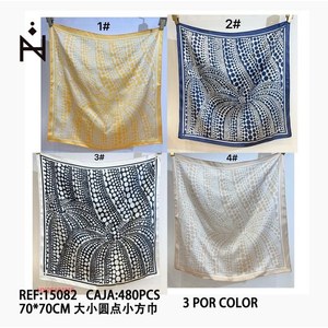 Foulard quadrato 70x70 cm con motivo a pois, piccolo foulard da donna, accessorio moda - Product Image 3