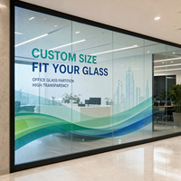 Écran LED transparent sur mesure pour affichage publicitaire sur cloison vitrée de hall d'entreprise