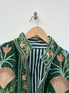 Veste en velours de haute qualité, nouveau motif, broderie Suzani, veste bohème hippie indienne unisexe, veste Suzani pour femmes - Product Image 2