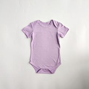 Grenouillères grenouillère pour bébé en soie de lait polie à double polissage avec impression de transfert de chaleur et logo personnalisé - Product Image 3