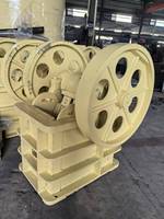 Usine de traitement de l'or pour roches dures 100 à 150 TPH, concasseur à mâchoires, broyeur à boulets, classificateur, ligne de récupération par gravité pour l'exploitation minière aurifère