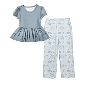 Ensemble 2 pièces décontracté en soie de lait pour filles, haut à manches courtes à volants superposés et pantalon long imprimé, design personnalisé pour l'été des enfants - Product Image 3
