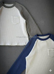 เสื้อสเวตเชิ้ตแขนยาวลายกราฟิกแบบพิมพ์ลาย DTG ตัดต่อผ้าแบบแพทช์เวิร์ค ผ้าวาฟเฟิล แขนเสื้อแบบแร็กแลน เสื้อยืดสตรีทแวร์แบบกันหนาว - Product Image 4