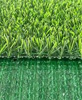 Gazon artificiel en plastique haute densité, durable et écologique pour les aménagements extérieurs, les cours et les terrains de jeux
