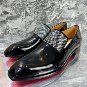 รองเท้าโลฟเฟอร์ผู้ชายสีดำแบบมันเงาประดับเพชรเทียม ดีไซน์เนอร์สไตล์ พื้นสีแดง สวมใส่สบาย เหมาะสำหรับงานเลี้ยงและงานทางการ ปี 2026 - Product Image 3