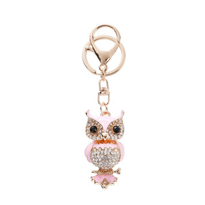 Vente en gros Rhinestone ornée de hibou porte-clés coloré série animale sac pendentif voiture - Product Image 2
